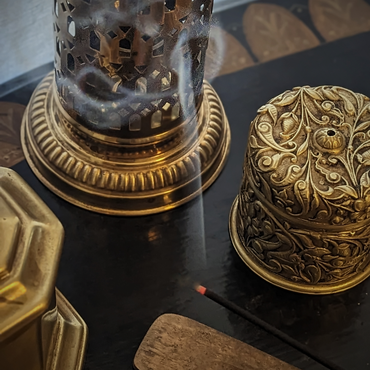 Toccata & Fougère™ Warm Ginger & Cedar Hand-Dipped Incense