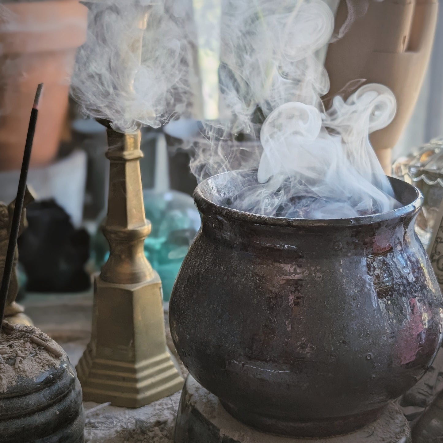 Toccata & Fougère™ Cauldron Hand-Dipped Incense